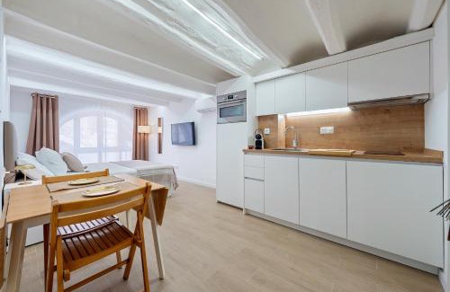 Montblanc Appartement | Hauzify I Apartaments La Plaça