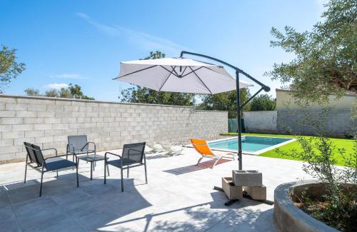 Club Mont-roig Maison | Hauzify I Casa Petis