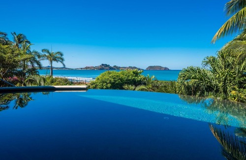 Potrero Maison | Have Fun in this Huge Beachfront Home with Infinity Pool at Potrero