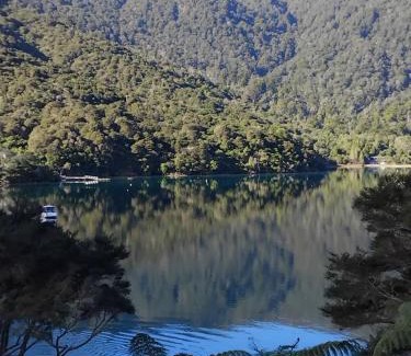 Endeavour Inlet Appartement | Haven Cabin - No road access - just a boat ride away