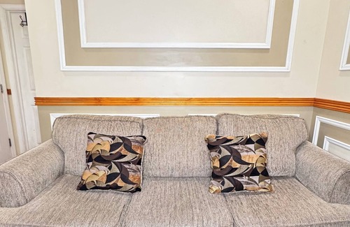North Philadelphia West Appartement | Haven of Rest: 3BR 2BA Central AC & Patio 10 mins Ctr. City 15 mins Nvy Yrd