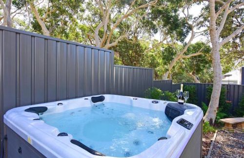 Callala Beach Maison | Havenwood - Pet Friendly - Spa & Community Pool