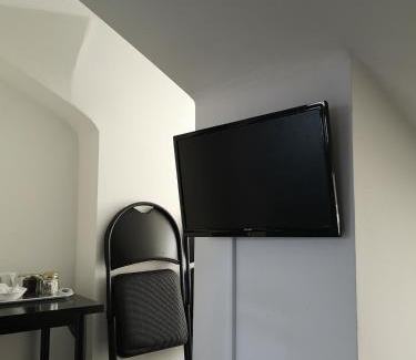 Pettits Maison | Havering Hotel