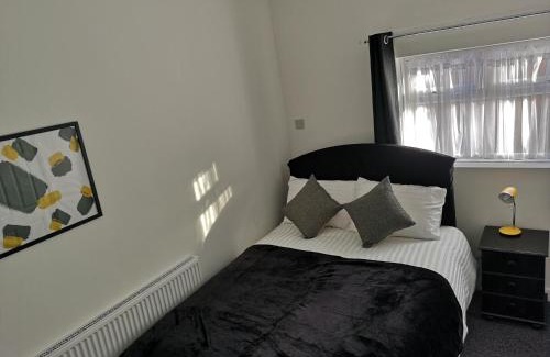 Pettits Maison | Havering Hotel