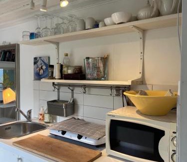Saltsjobaden Maison | Havsnära sommarhus på Älgö