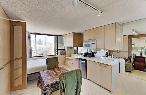 McCully - Moiliili Appartement | Hawaiian Monarch 1607 condo