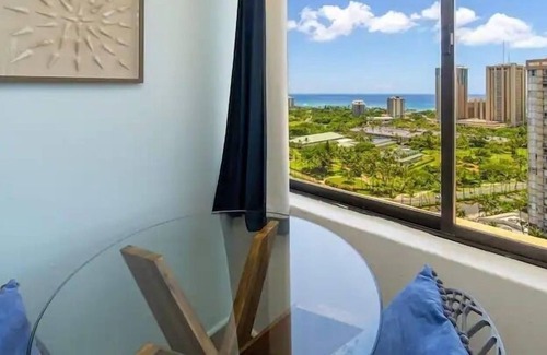 McCully - Moiliili Copropriété | Hawaiian Monarch 2703b Condo by Redawning