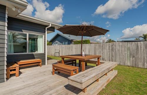 Cooks Beach Maison | Hawk Hill Getaway - Cooks Beach Holiday Home