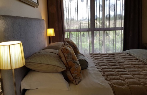 Alexandra Maison | Hawkdun Rise Vineyard & Accommodation