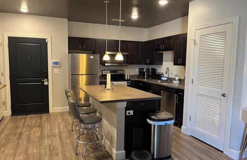 Oread Copropriété | HawksNest - Cozy 1-bedroom condo with WiFi, AC in lovely Lawrence