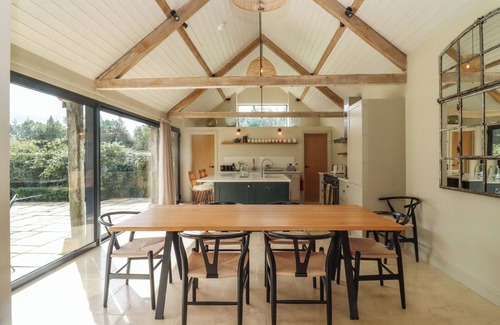 Chedworth Maison | HAWTHORN BARN, family friendly, with open fire in Northleach