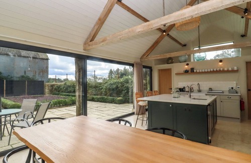 Chedworth Maison | HAWTHORN BARN, family friendly, with open fire in Northleach