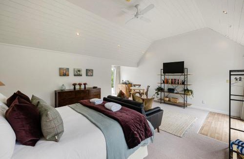 Tamahere Maison | Hawthorn Cottage - Deluxe Private Guesthouse