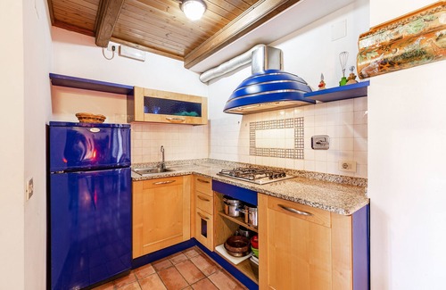 Castiglione del Lago Appartement | Hawthorn apt with shared pool family fun, Castiglione del Lago, Italy