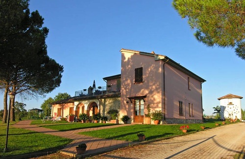 Castiglione del Lago Appartement | Hawthorn apt with shared pool family fun, Castiglione del Lago, Italy