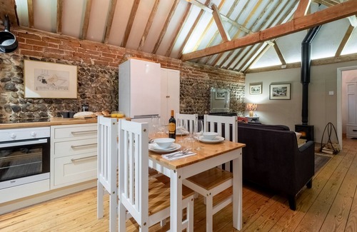 Roughton Maison | Set just outside the rural and peaceful village of Roughton and close to the Norfolk coast sits cosy
