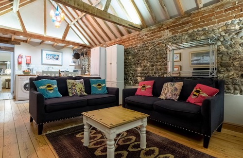 Roughton Maison | Set just outside the rural and peaceful village of Roughton and close to the Norfolk coast sits cosy
