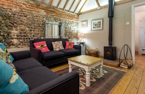 Roughton Maison | Set just outside the rural and peaceful village of Roughton and close to the Norfolk coast sits cosy