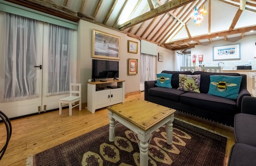 Roughton Maison | Set just outside the rural and peaceful village of Roughton and close to the Norfolk coast sits cosy