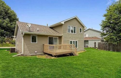 West Des Moines Maison | Hawthorne Hideaway