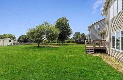 West Des Moines Maison | Hawthorne Hideaway