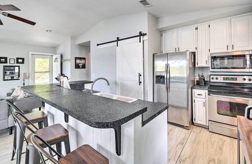 Edgar Maison | Hawthorne Hideaway w/ Waterfront Fire Pit!