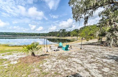 Edgar Maison | Hawthorne Hideaway with Waterfront Fire Pit!