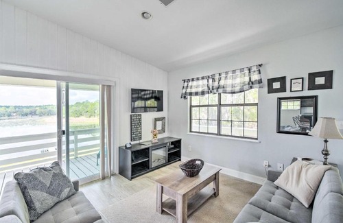 Edgar Maison | Hawthorne Hideaway with Waterfront Fire Pit!