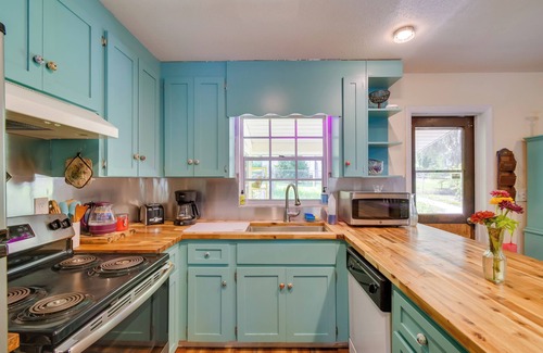 Hawthorne Maison | Hawthorne Retreat w/ Casita + Lake Winnott Access!