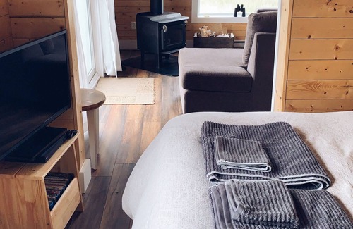 Saint Lunaire-Griquet Cabine | Hay Cove Cottages - Cozy Seaside Cabin with Ocean View