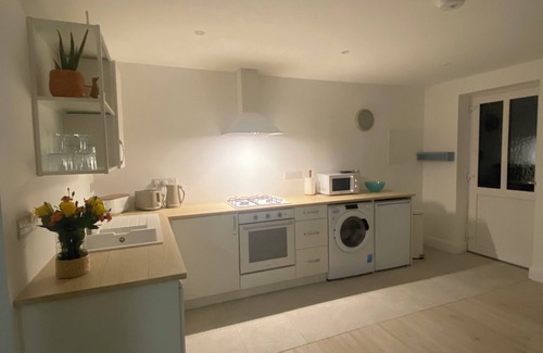 Kilgobnet Cottage | Hayfield View Charming 2-bedroom cottage in beautiful Beaufort, Killarney, WIFI