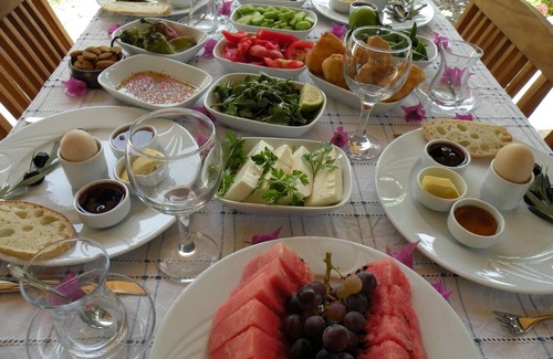 Mentese Hôtel | HAYITBÜKÜ AHŞAPEVLERİ