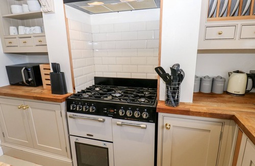 Sutton-in-Craven Cottage | HAZEL COTTAGE, pet friendly, with hot tub in Sutton-In-Craven