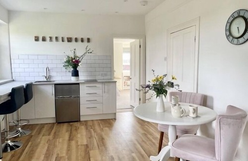 Somerton Appartement | Hazelwood-de Luxe-Appartement-Salle de bain privée séparée-Vue sur Jardin