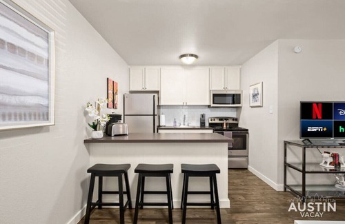 Barton Hills Appartement | King Bed + Pool + Free Parking | Close To Zilker!