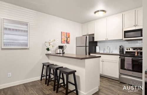 Barton Hills Appartement | King Bed + Pool + Free Parking | Close To Zilker!