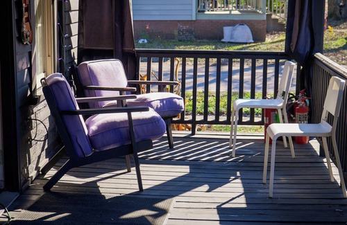 Tupelo Maison | Heart Break Hotel Rad Bungalow - Rock-n-roll themed 2-bedroom downtown Tupelo.