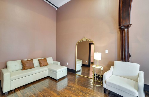 Marshall Appartement | Heart of Downtown Marshall: Boutique Studio Stay!