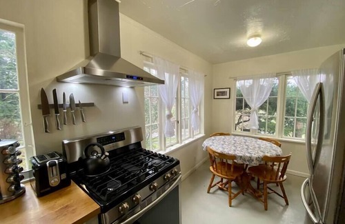 Eastsound Maison | HEART OF EASTSOUND - ENTIRE HOME (NEW LISTING)