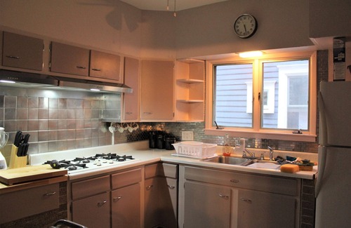 Albright Appartement | Coeur d'Elmwood Village - Appartement entier - Beauté historique - 3-4 personnes pour 8 personnes