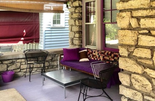 Albright Appartement | Coeur d'Elmwood Village - Appartement entier - Beauté historique - 3-4 personnes pour 8 personnes