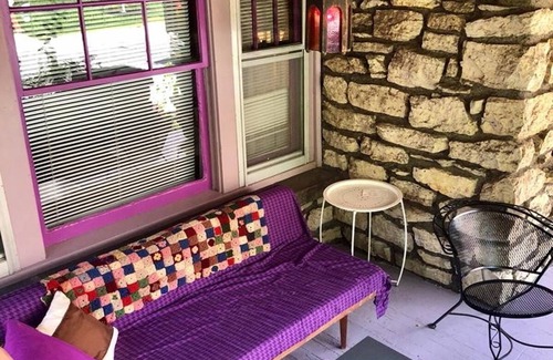 Albright Appartement | Coeur d'Elmwood Village - Appartement entier - Beauté historique - 3-4 personnes pour 8 personnes