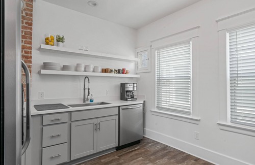 Bryant Appartement | **Heart of Elmwood Village cozy apartment**