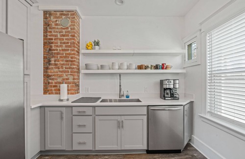 Bryant Appartement | **Heart of Elmwood Village cozy apartment**