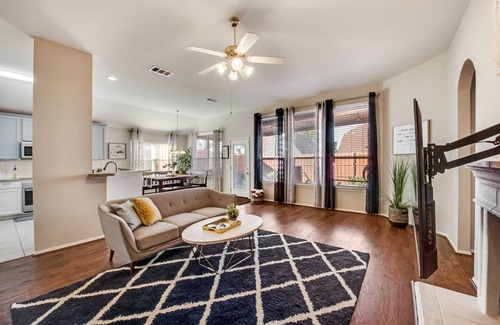 South Arlington Maison | Heart of Grand Prairie, 4BD with Pool & Game Room