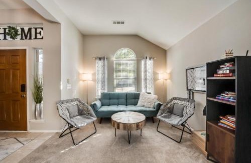 South Arlington Maison | Heart of Grand Prairie 4BD with Pool & Game Room