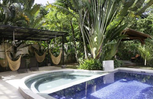 Barrio Ricos y Famosos Maison | Heart of Jaco- Luxury Villa with Pool