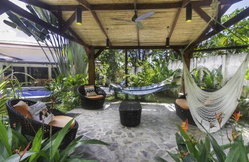 Barrio Ricos y Famosos Maison | Heart of Jaco- Luxury Villa with Pool