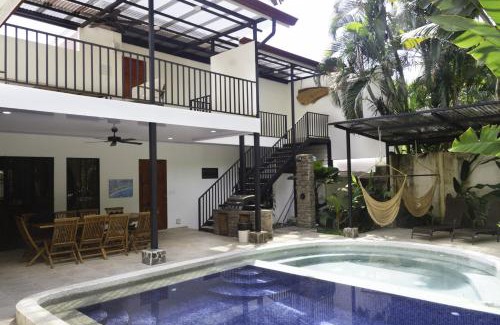 Barrio Ricos y Famosos Maison | Heart of Jaco- Luxury Villa with Pool