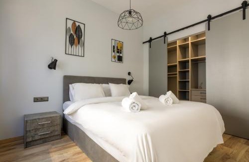 Ladadika Appartement | Heart Of Ladadika AC Smart TV Self Check-In